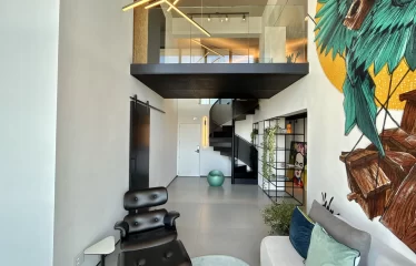 Cobertura Duplex Mobiliada no Bairro Vila Olímpia.