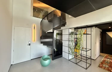 Cobertura Duplex Mobiliada no Bairro Vila Olímpia.