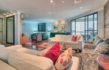 Apartamento 194m² com 3 Suítes e Andar Alto em Moema