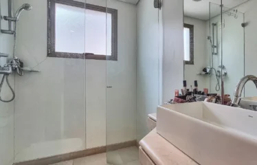 Apartamento 194m² com 3 Suítes e Andar Alto em Moema