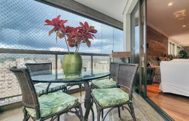 Apartamento 194m² com 3 Suítes e Andar Alto em Moema
