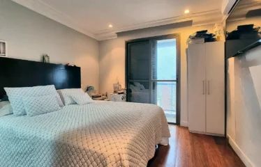 Apartamento 194m² com 3 Suítes e Andar Alto em Moema