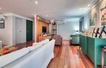Apartamento 194m² com 3 Suítes e Andar Alto em Moema