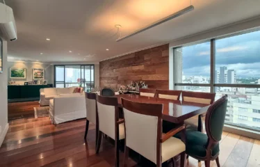 Apartamento 194m² com 3 Suítes e Andar Alto em Moema