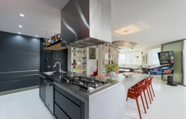 Cobertura Duplex 202m² com Piscina Privativa e Projeto Triptyque | Moema